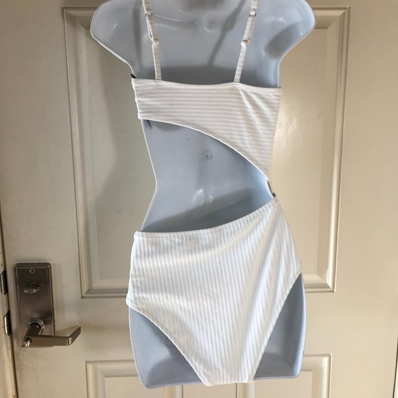 Shade & Shore Cut Out One-Piece Swimsuit - Picture 5 of 5